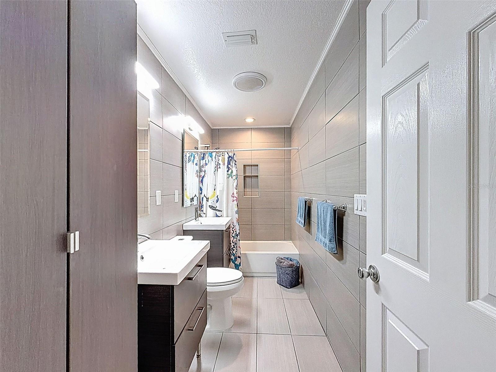 Image 16 of 38 For 546 Norfolk Street