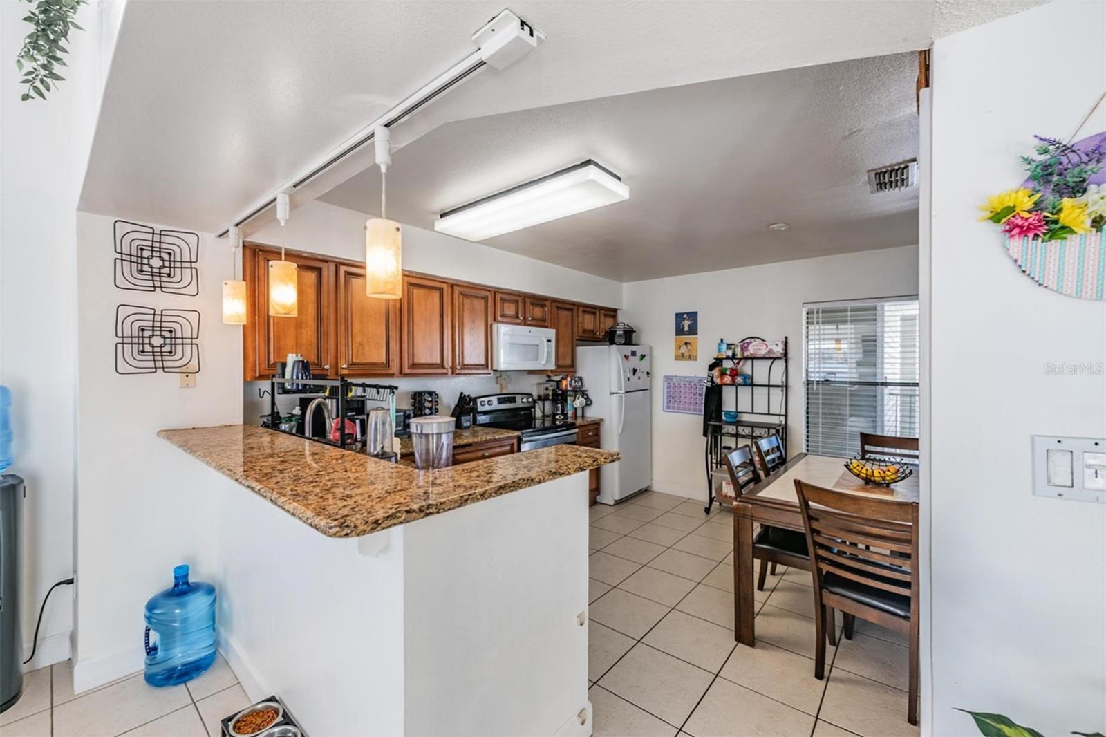 Listing photo id 9 for 3127 Sligh Avenue 303b