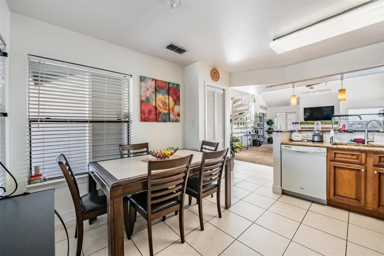 Listing photo id 15 for 3127 Sligh Avenue 303b