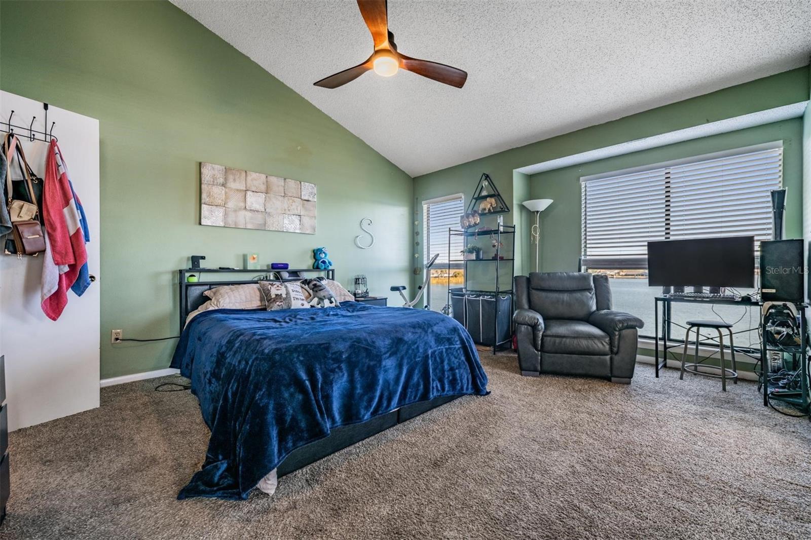 Listing photo id 18 for 3127 Sligh Avenue 303b