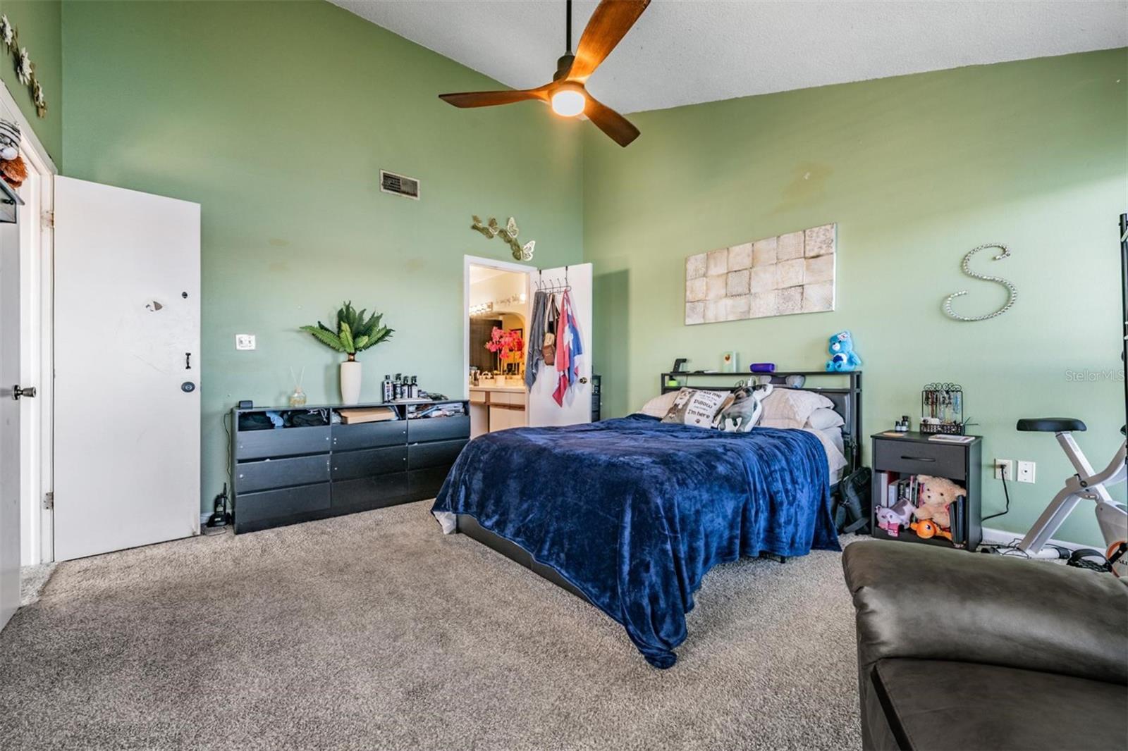 Listing photo id 19 for 3127 Sligh Avenue 303b