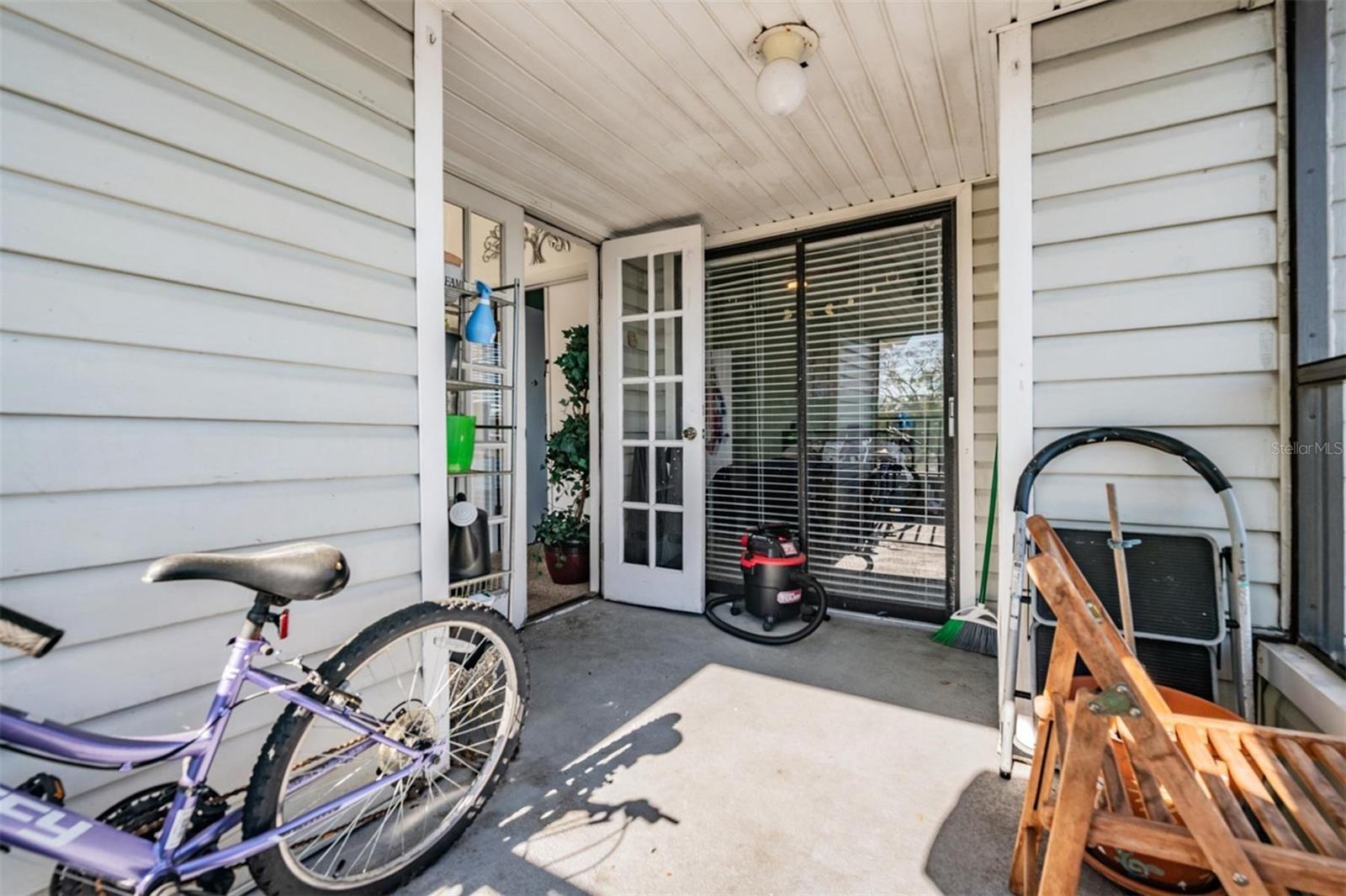 Listing photo id 25 for 3127 Sligh Avenue 303b