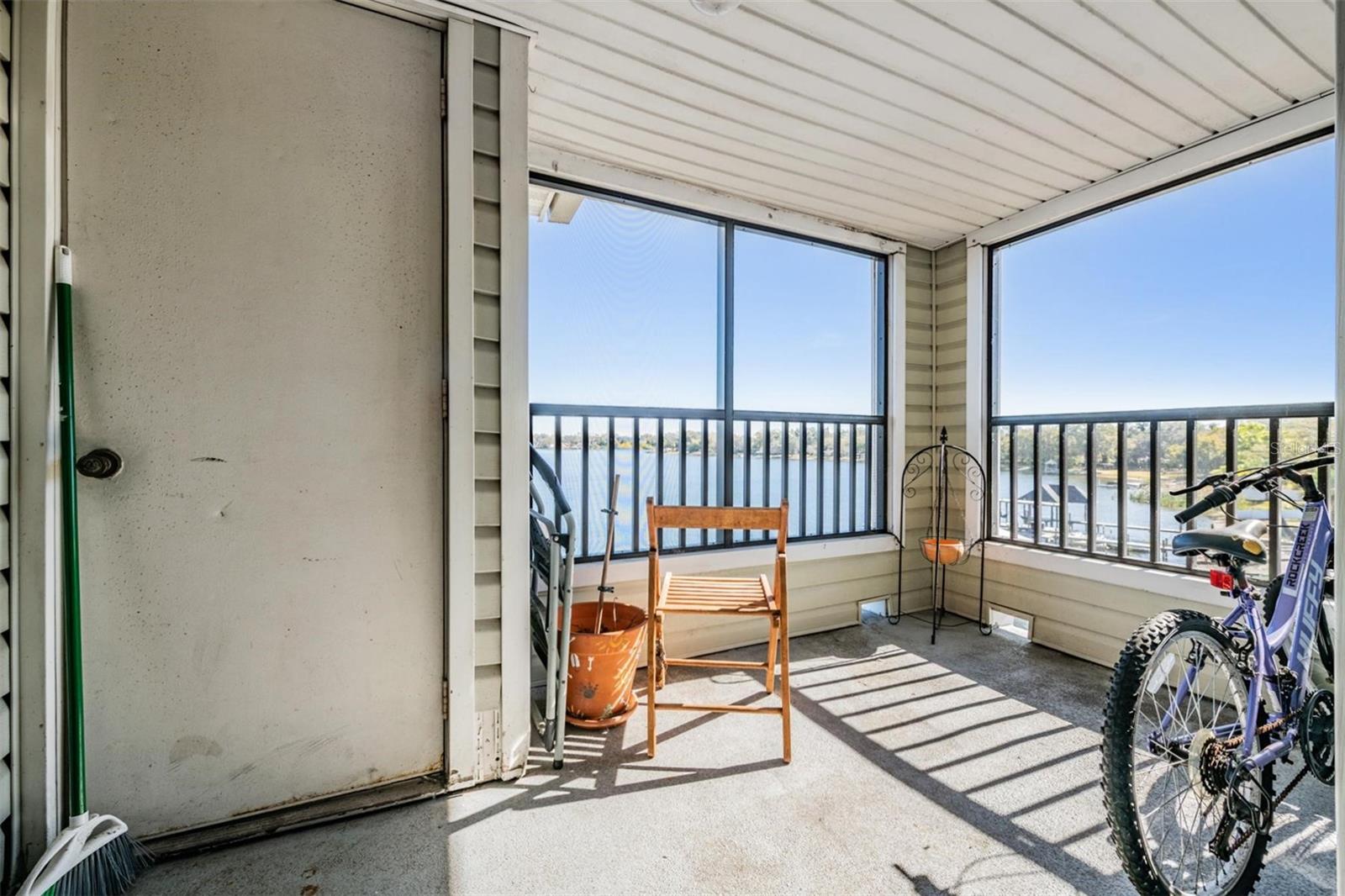 Listing photo id 26 for 3127 Sligh Avenue 303b