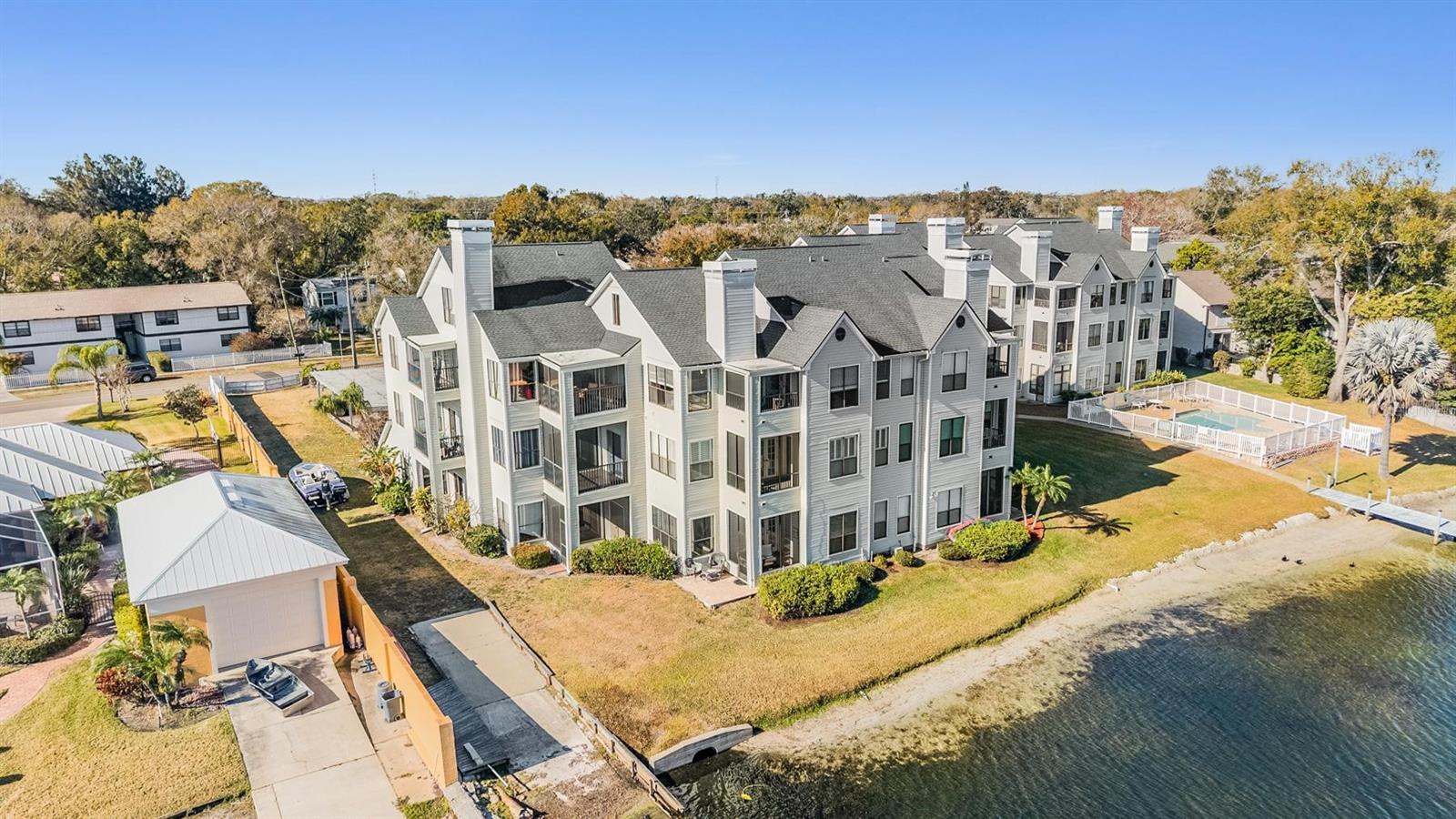 Listing photo id 1 for 3127 Sligh Avenue 303b