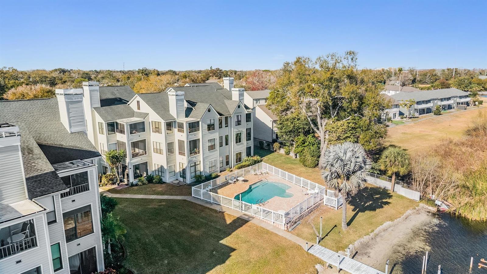 Listing photo id 30 for 3127 Sligh Avenue 303b