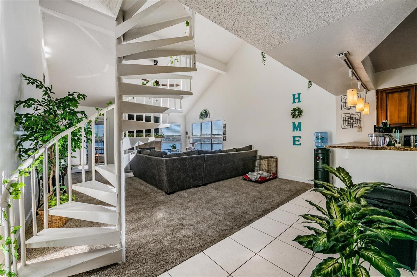 Listing photo id 5 for 3127 Sligh Avenue 303b