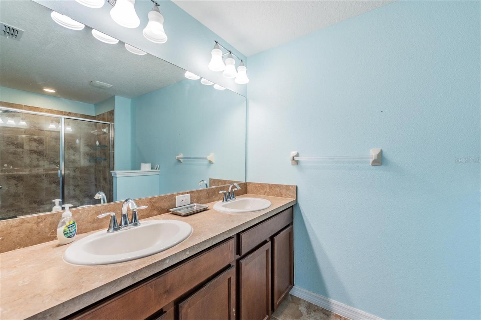 Image 15 of 36 For 12039 Greengate Drive