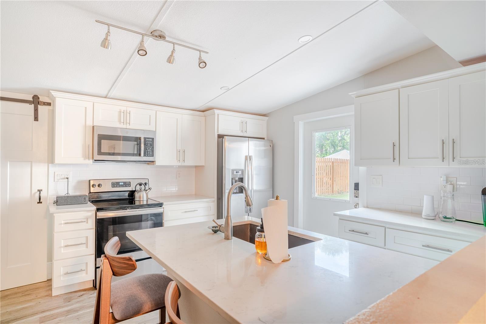 Image 3 of 11 For 4105 Bay Avenue