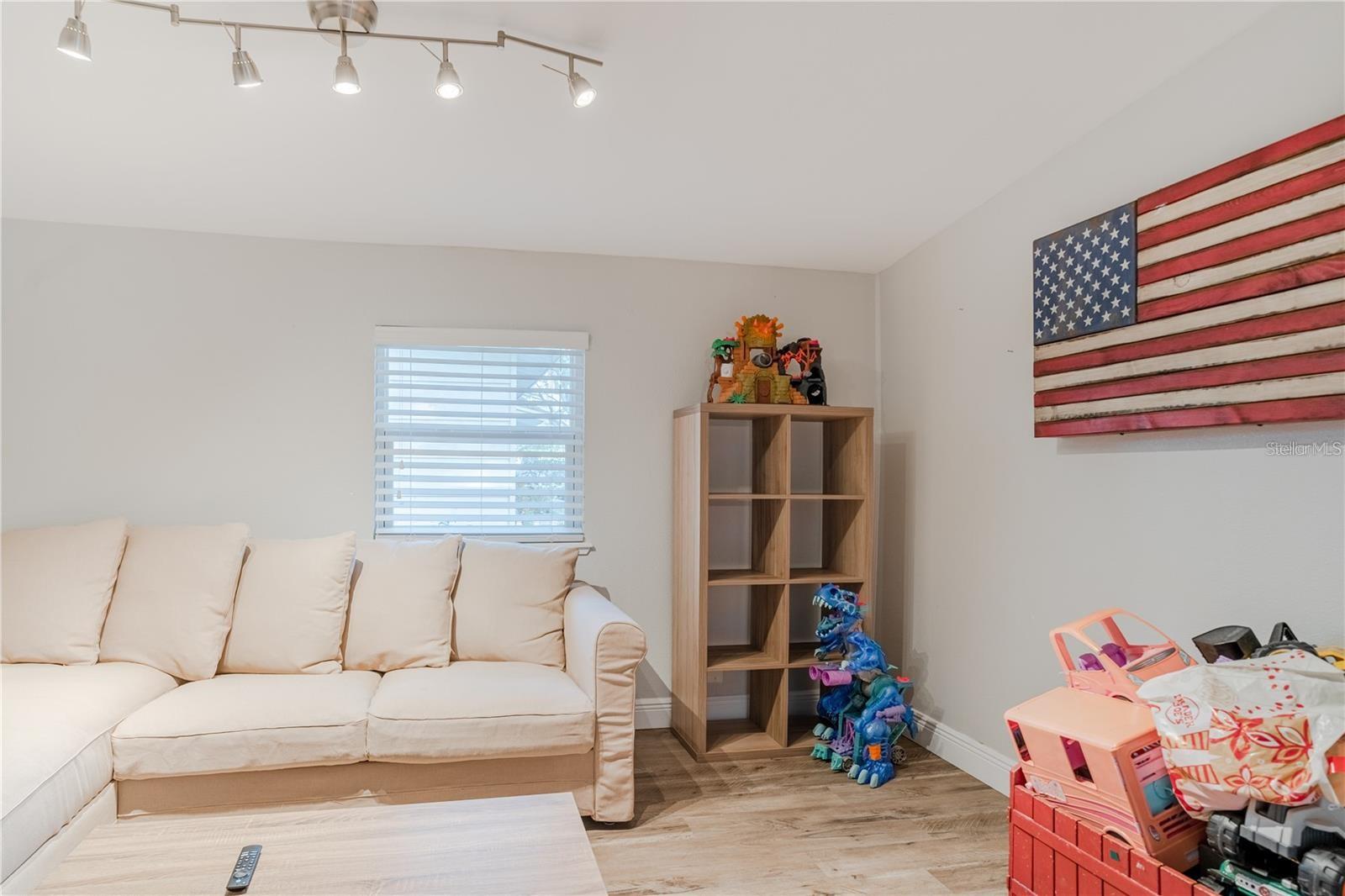 Image 9 of 11 For 4105 Bay Avenue