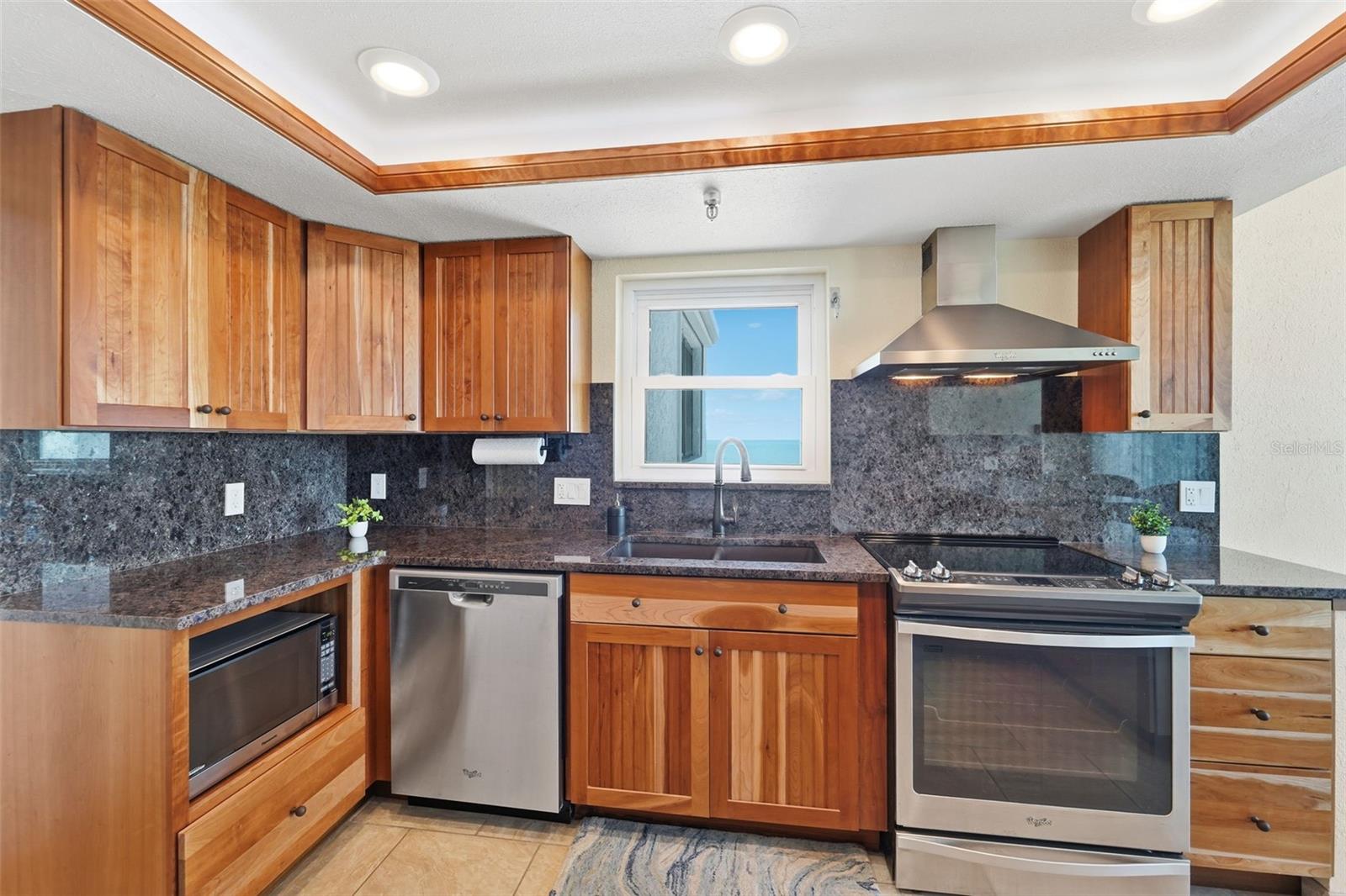 Image 9 of 40 For 15316 Gulf Boulevard 404