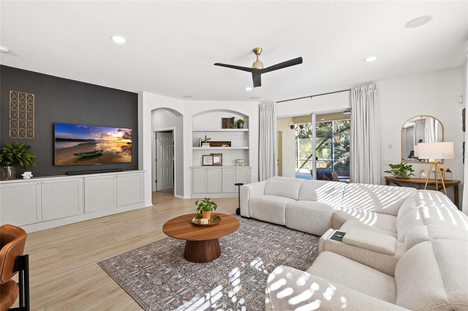 Image 16 of 50 For 15501 Martinmeadow Drive