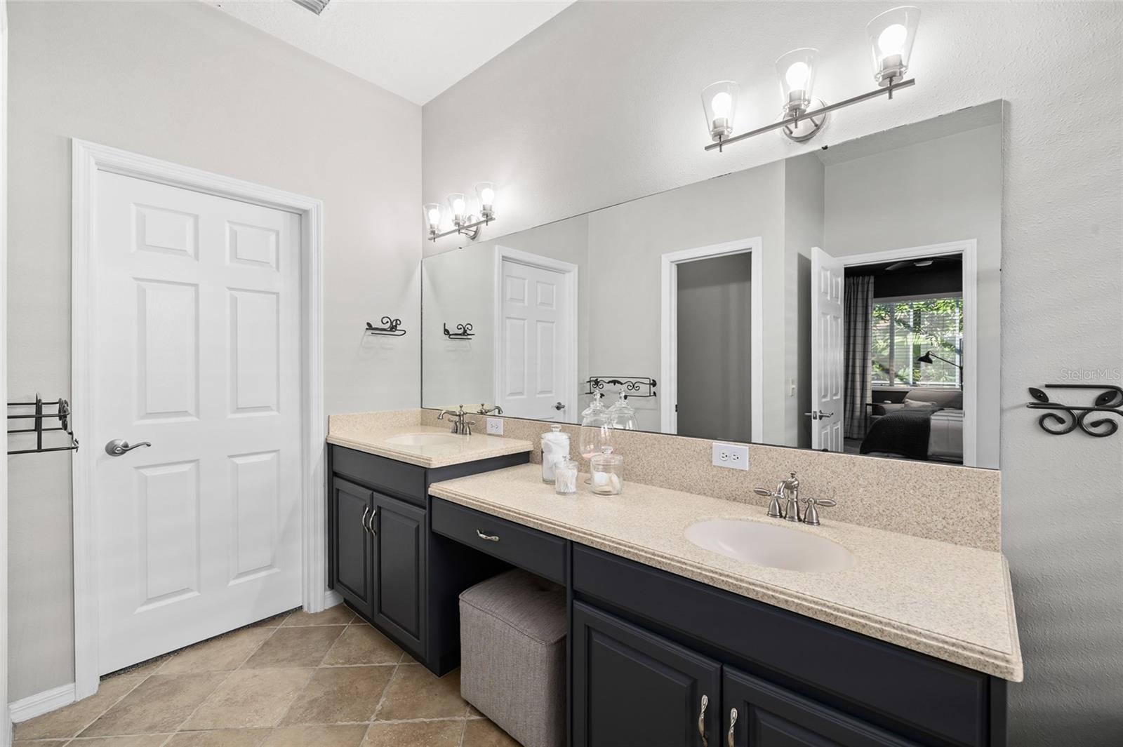 Image 25 of 50 For 15501 Martinmeadow Drive