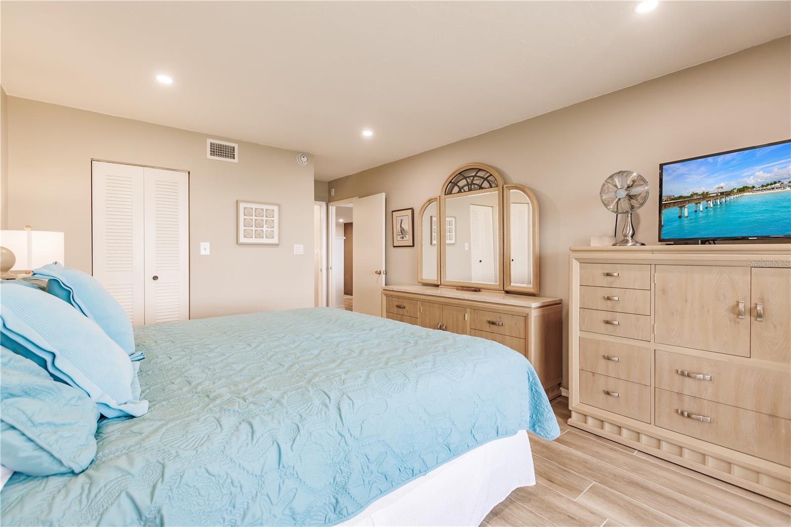 Image 21 of 27 For 1255 Peppertree Drive 602