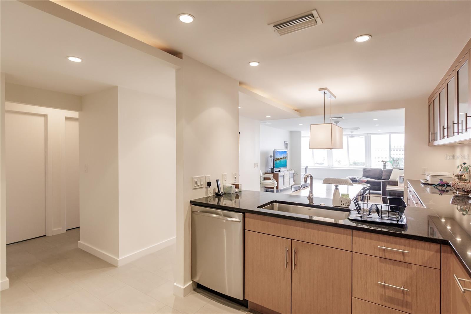 Image 4 of 30 For 1255 Peppertree Drive 601