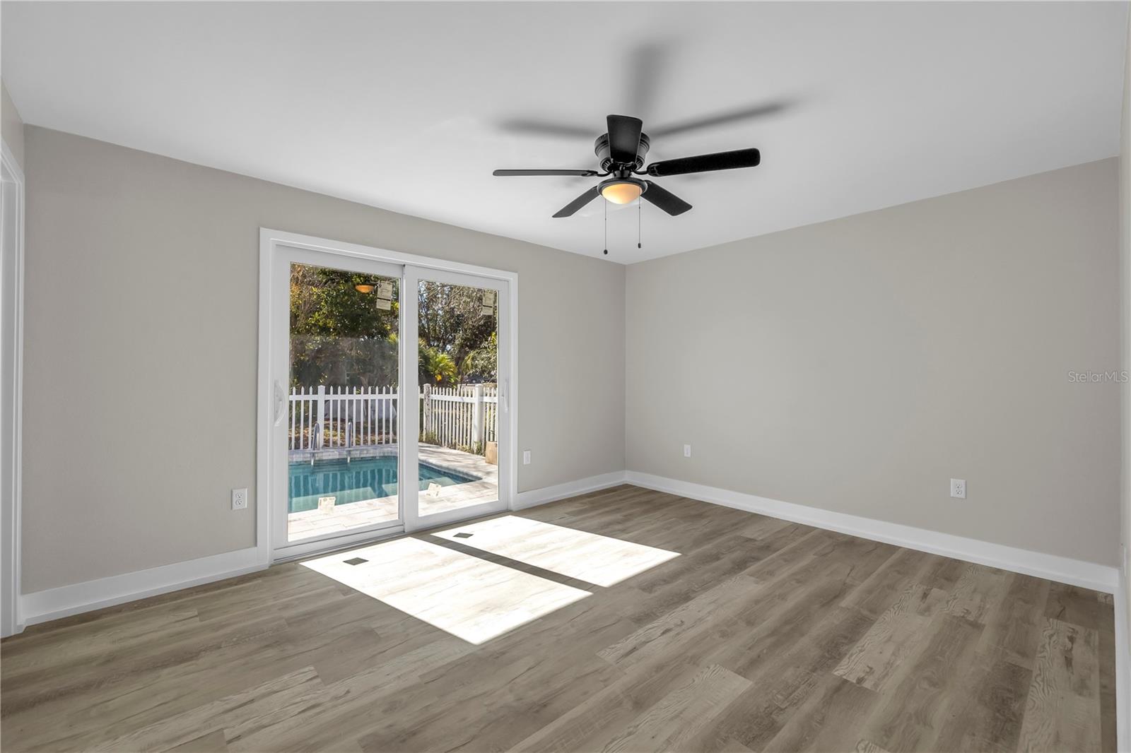 Image 10 of 26 For 21161 Knollwood Avenue