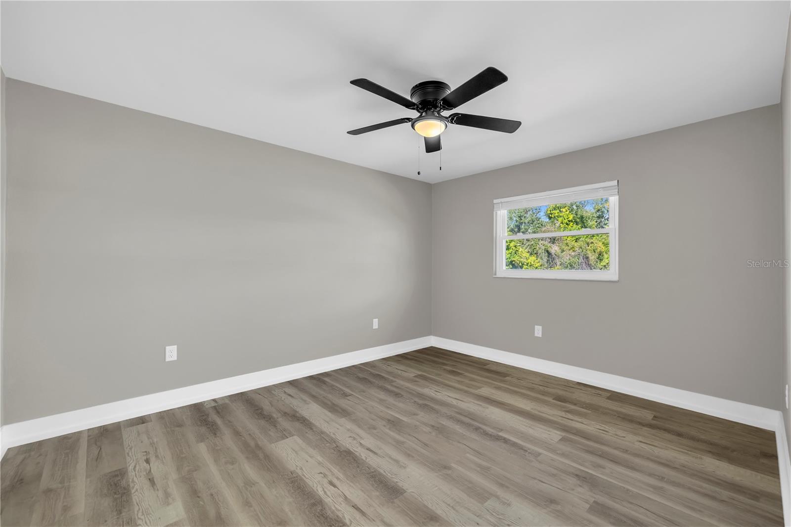 Image 13 of 26 For 21161 Knollwood Avenue