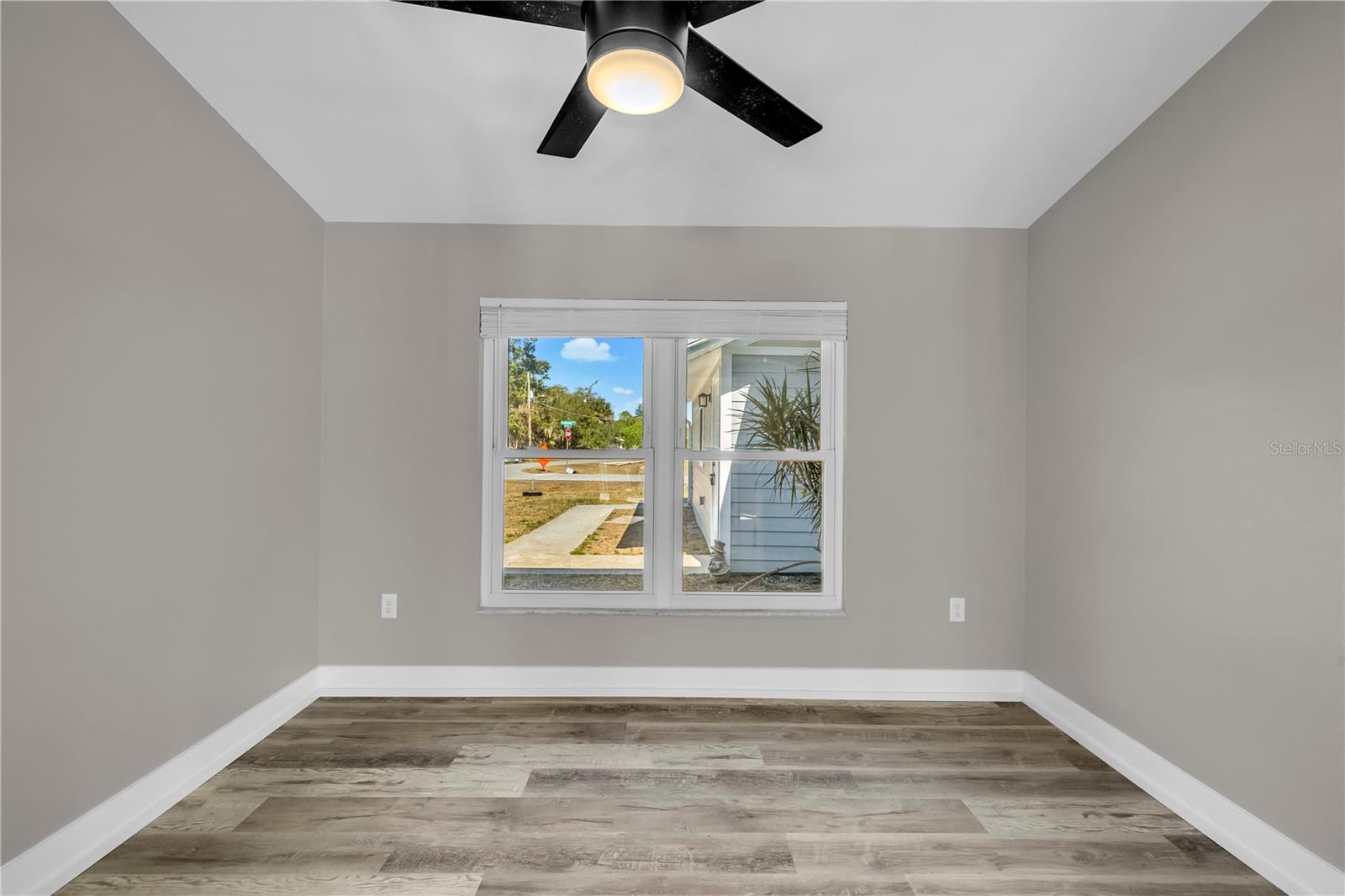 Image 18 of 26 For 21161 Knollwood Avenue