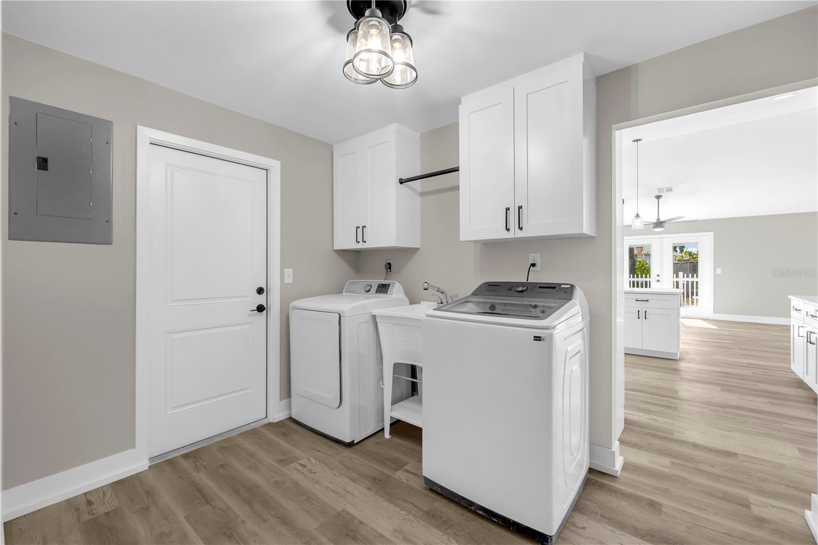 Image 19 of 26 For 21161 Knollwood Avenue