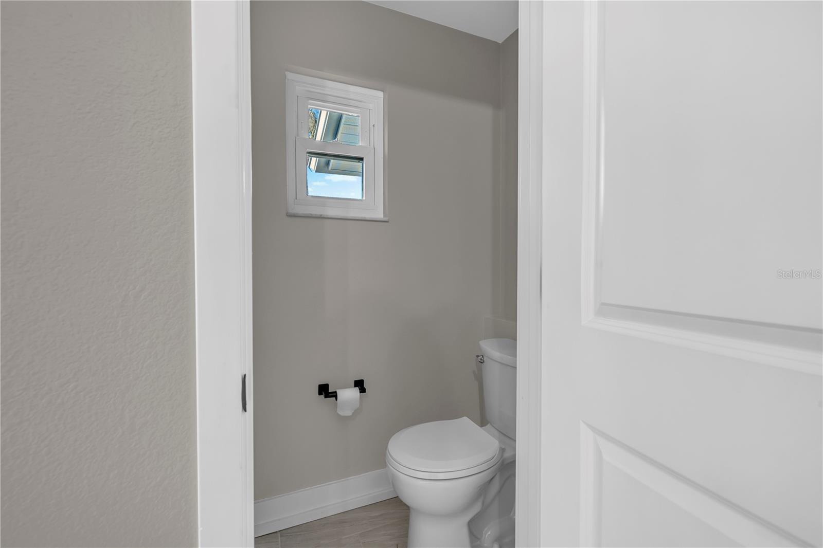 Image 21 of 26 For 21161 Knollwood Avenue