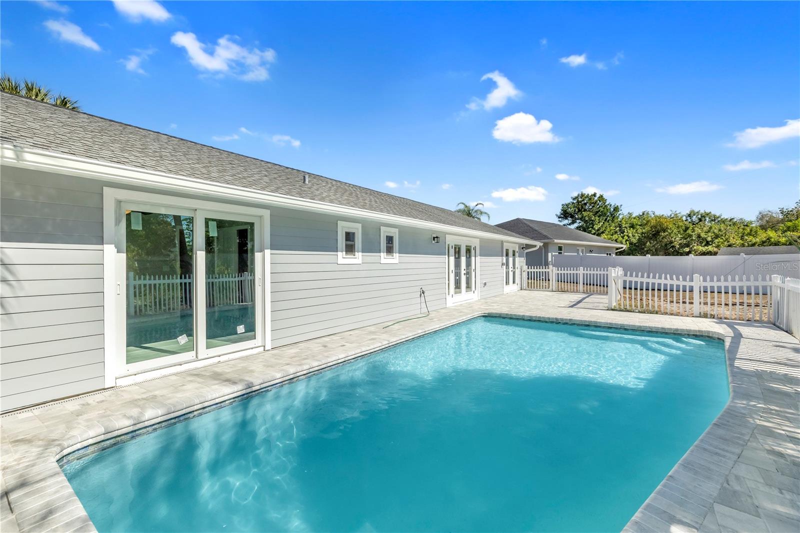 Image 22 of 26 For 21161 Knollwood Avenue