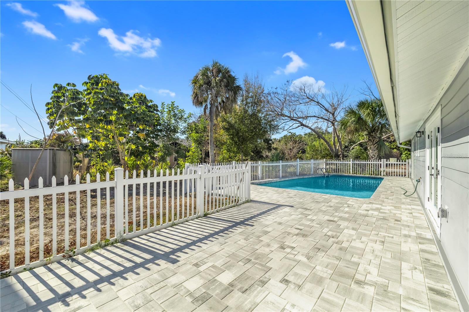 Image 23 of 26 For 21161 Knollwood Avenue