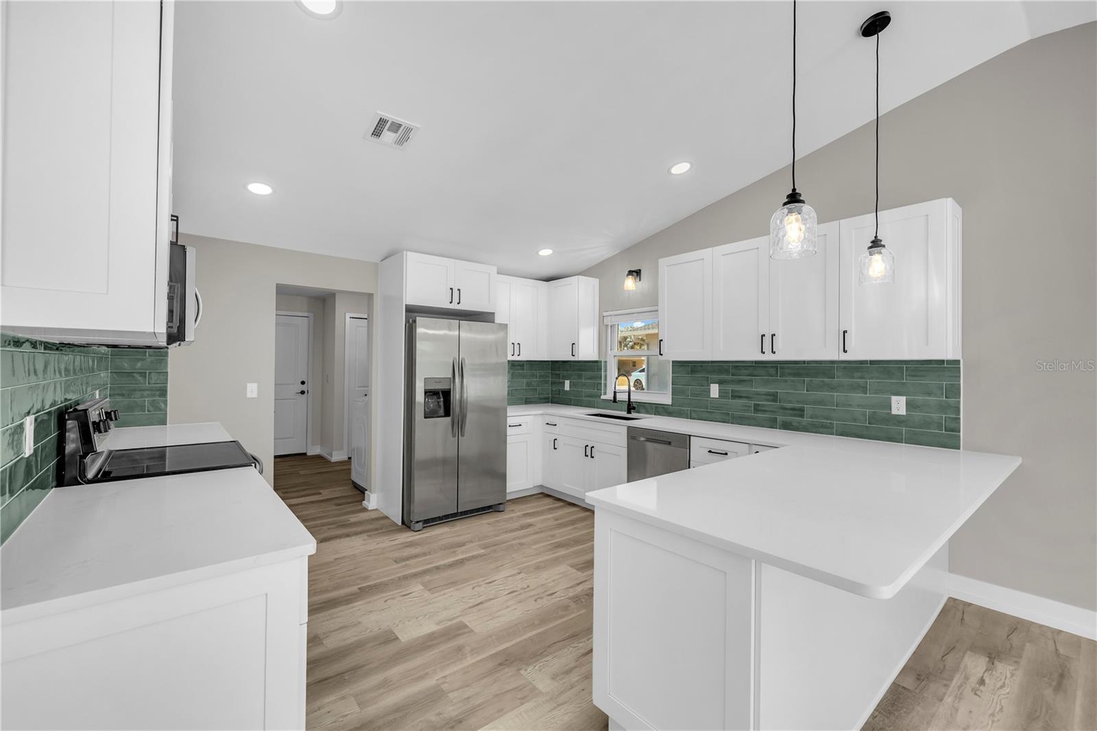 Image 7 of 26 For 21161 Knollwood Avenue