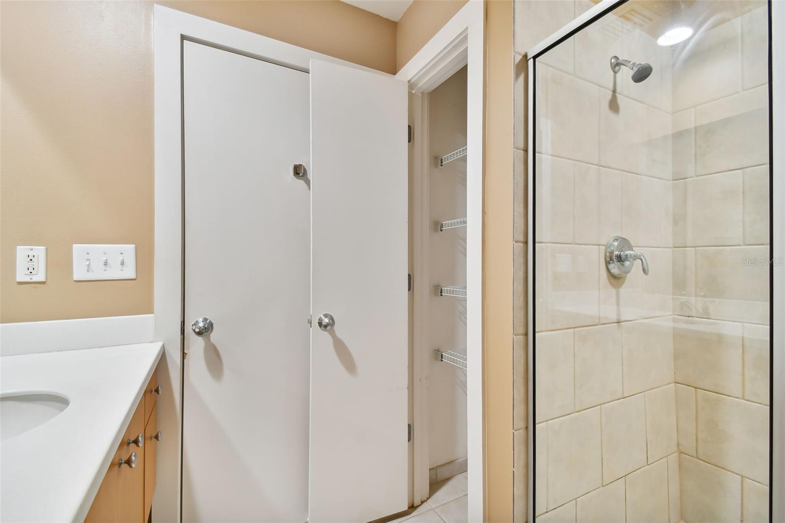 Image 11 of 50 For 1120 Kennedy Boulevard 820