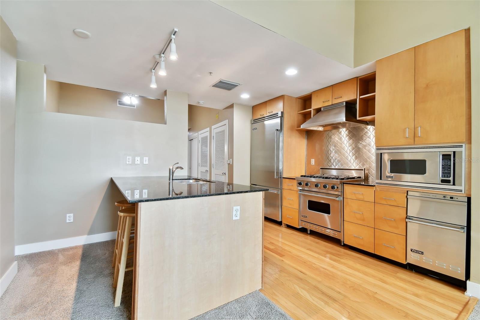 Image 17 of 50 For 1120 Kennedy Boulevard 820