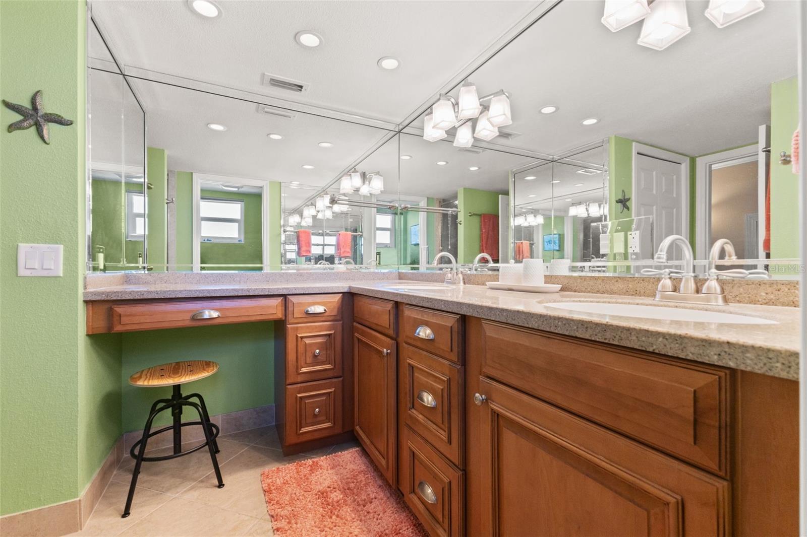 Image 22 of 41 For 5130 Brittany Drive S 808