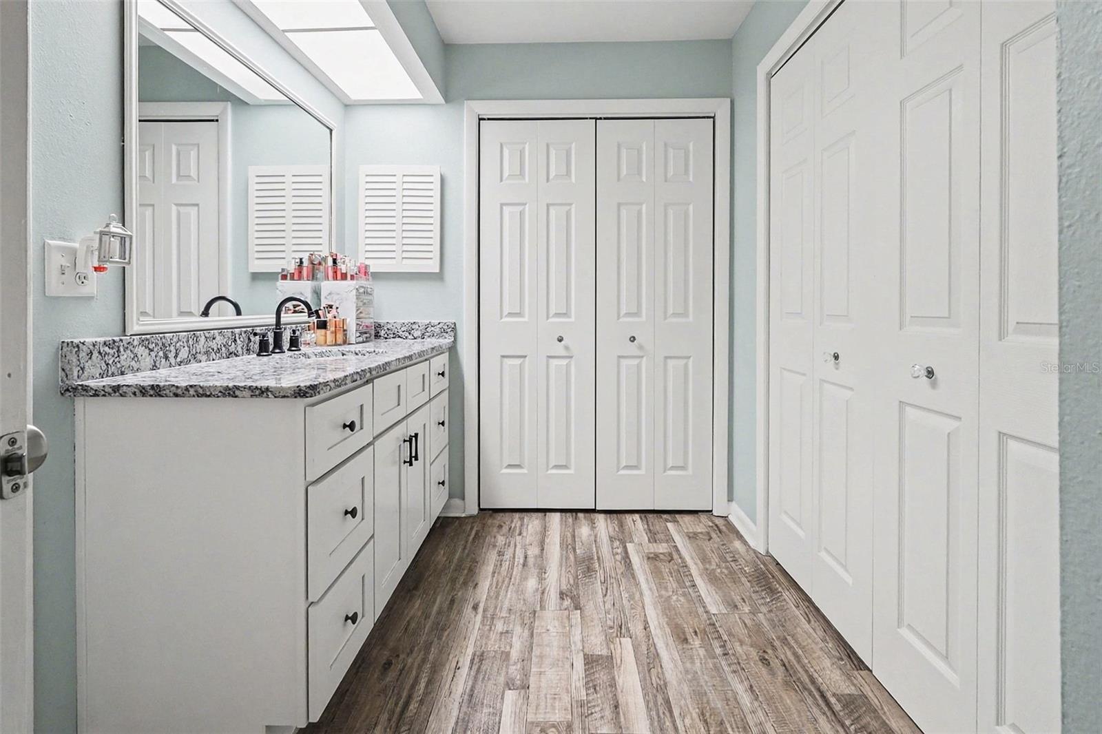 Image 11 of 31 For 5033 Fairfax W