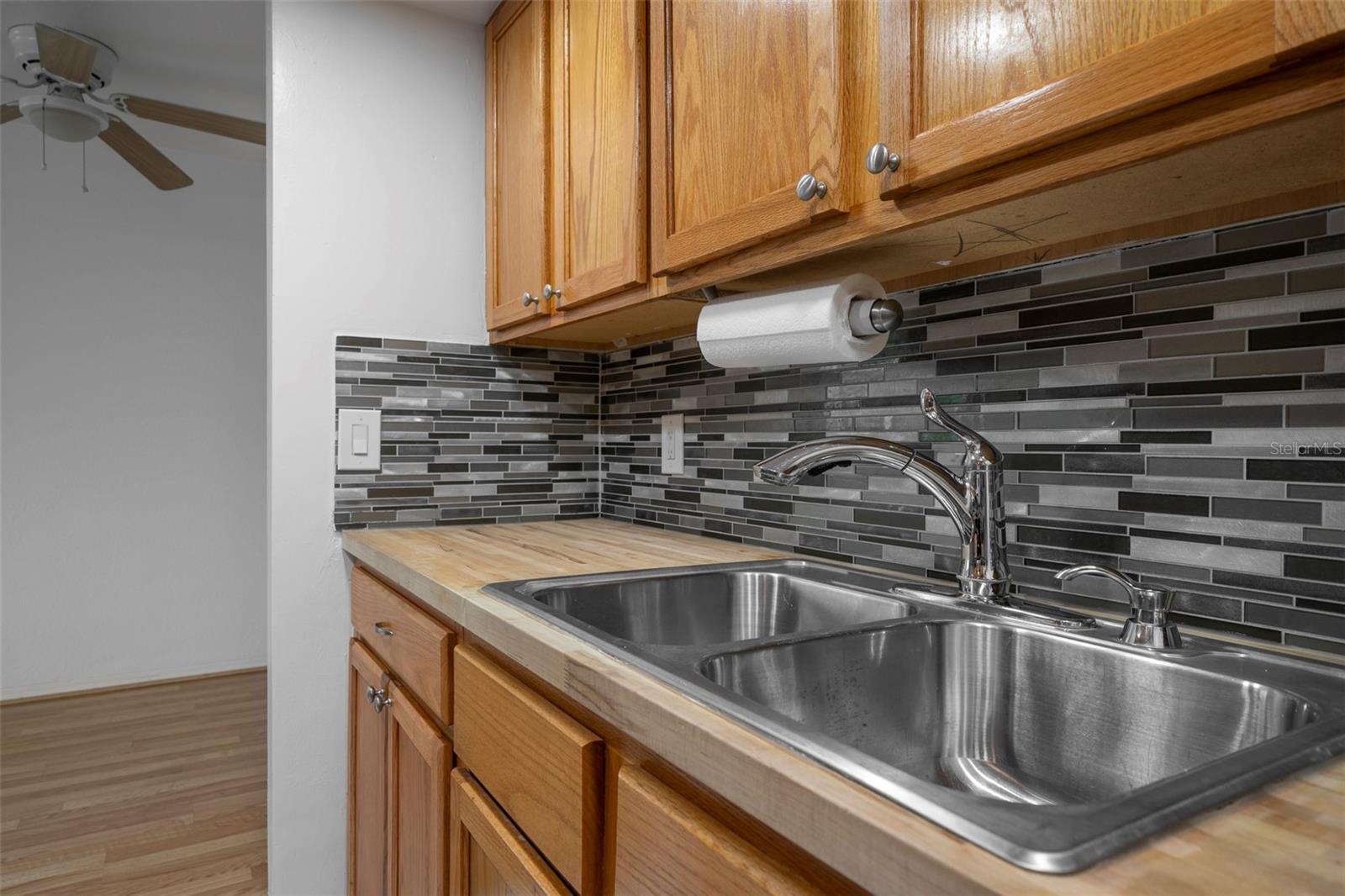 Image 10 of 19 For 5912 5th Avenue N E12