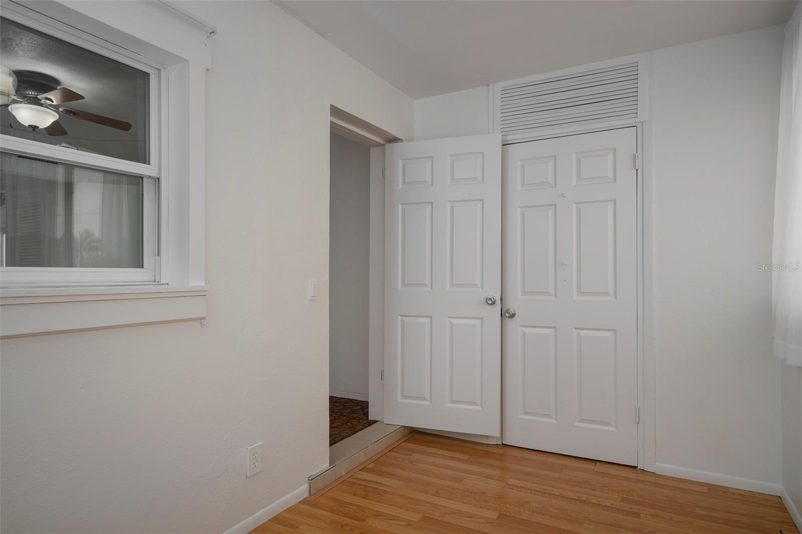 Image 17 of 19 For 5912 5th Avenue N E12