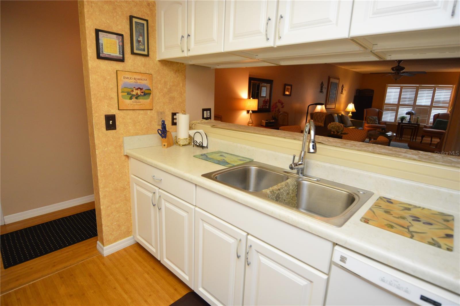 Image 13 of 100 For 12760 Indian Rocks Road 1110