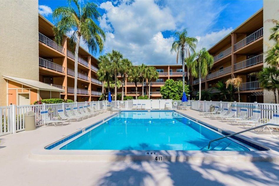 Image 49 of 100 For 12760 Indian Rocks Road 1110