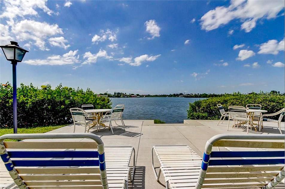 Image 61 of 100 For 12760 Indian Rocks Road 1110