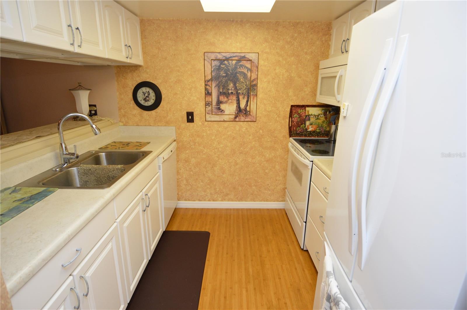 Image 9 of 100 For 12760 Indian Rocks Road 1110