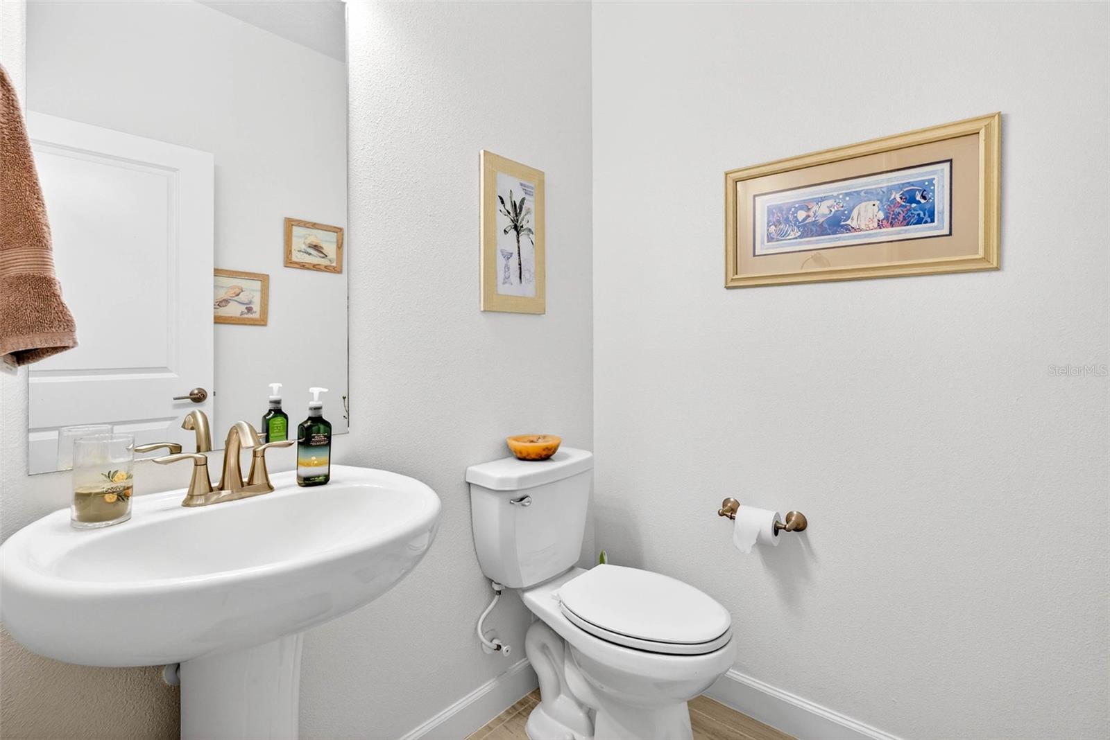 Image 9 of 56 For 17245 Star Banks St