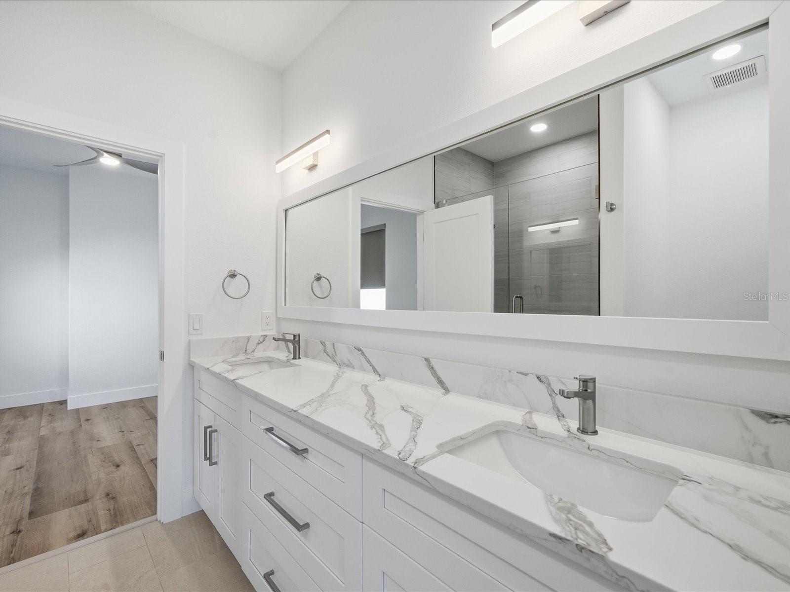 Image 23 of 66 For 1909 Gulfview Drive