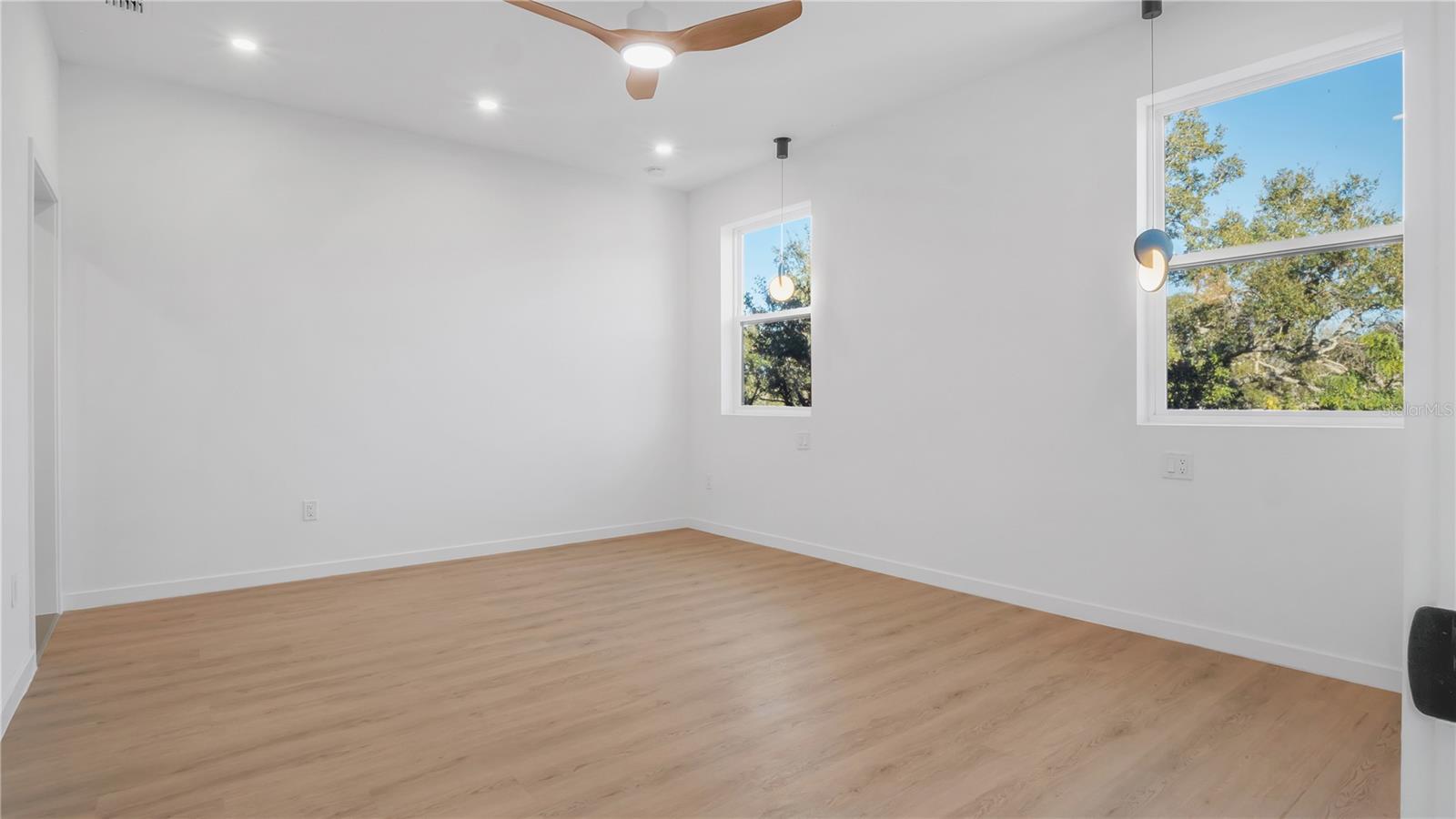 Image 14 of 63 For 2118 4th Street