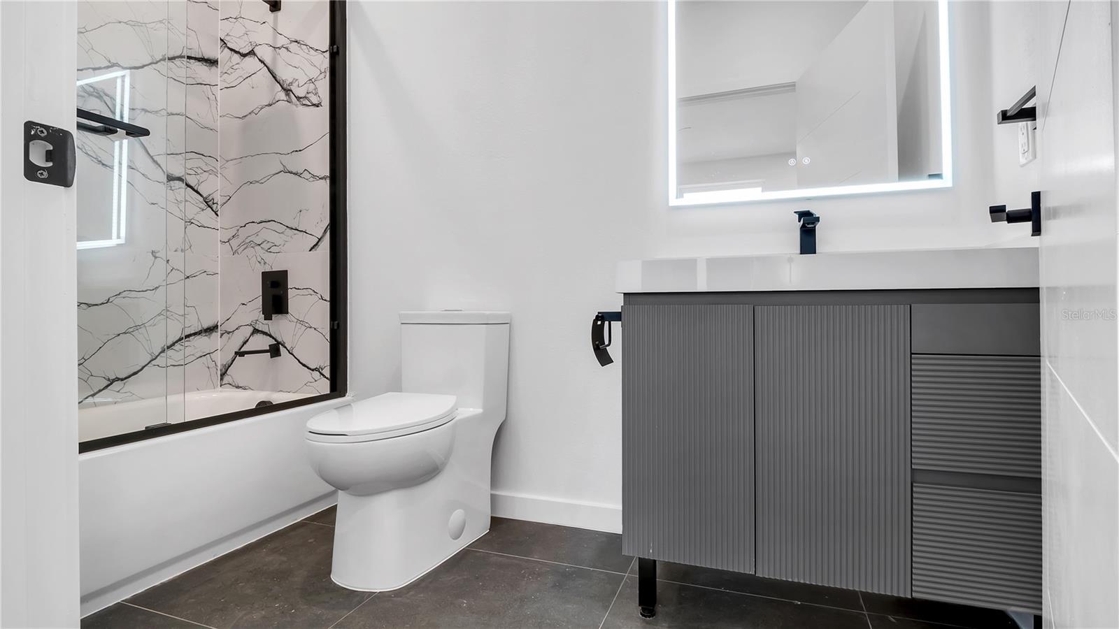 Image 15 of 63 For 2118 4th Street