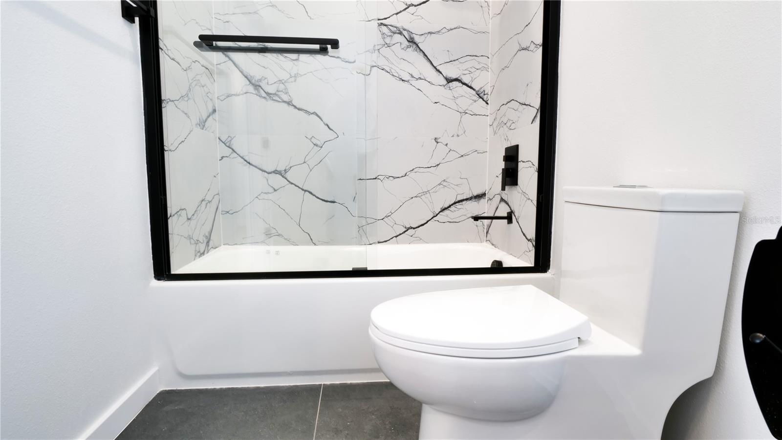 Image 17 of 63 For 2118 4th Street