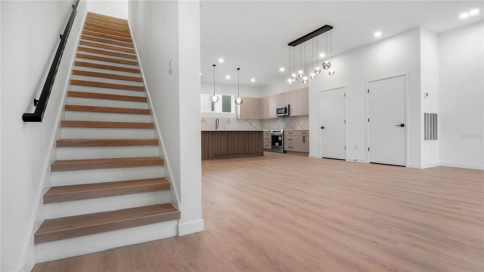 Image 31 of 63 For 2118 4th Street