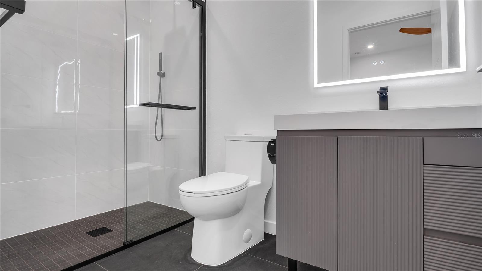 Image 43 of 63 For 2118 4th Street