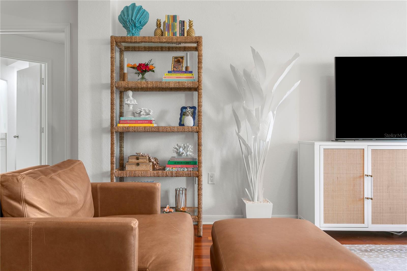 Image 18 of 51 For 200 4th Avenue S 401