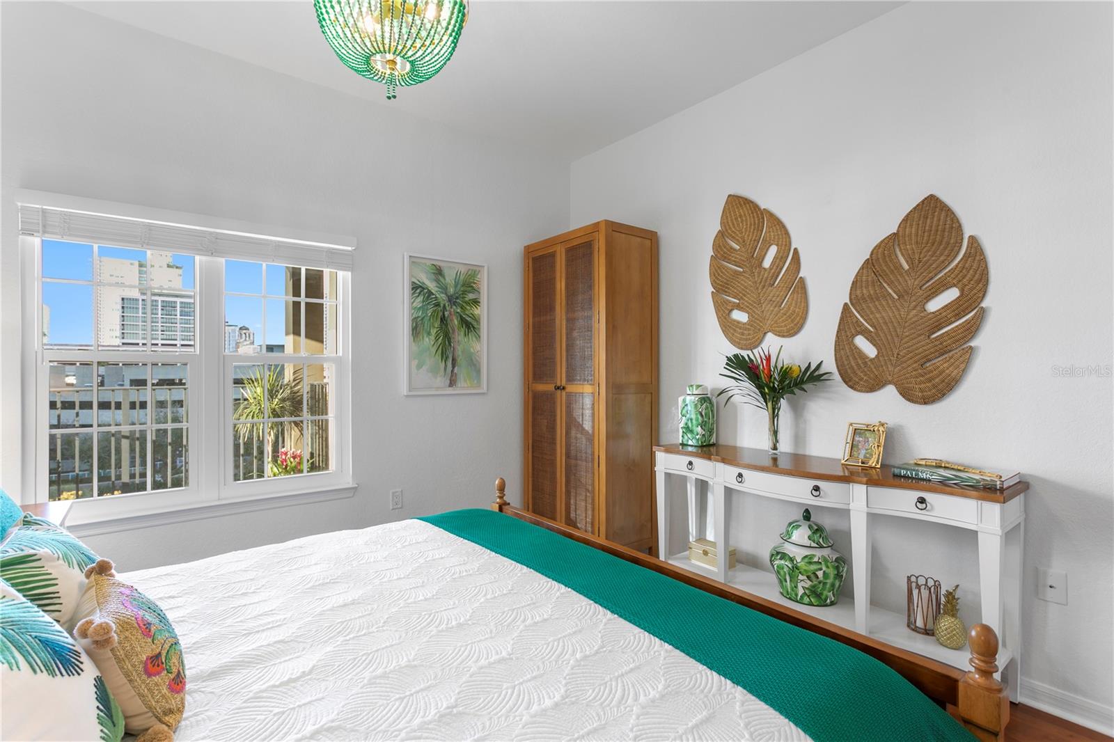 Image 21 of 51 For 200 4th Avenue S 401