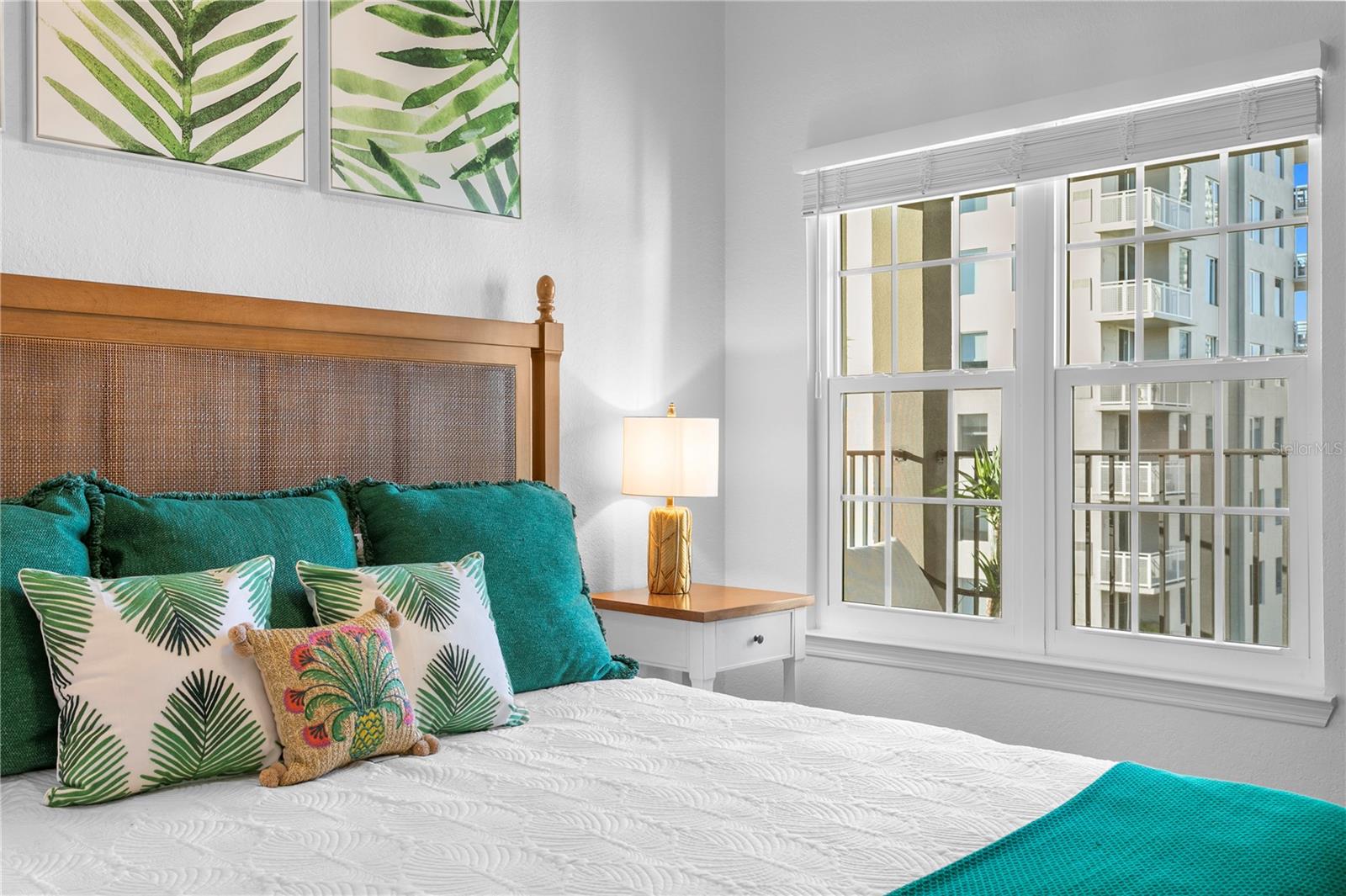 Image 22 of 51 For 200 4th Avenue S 401