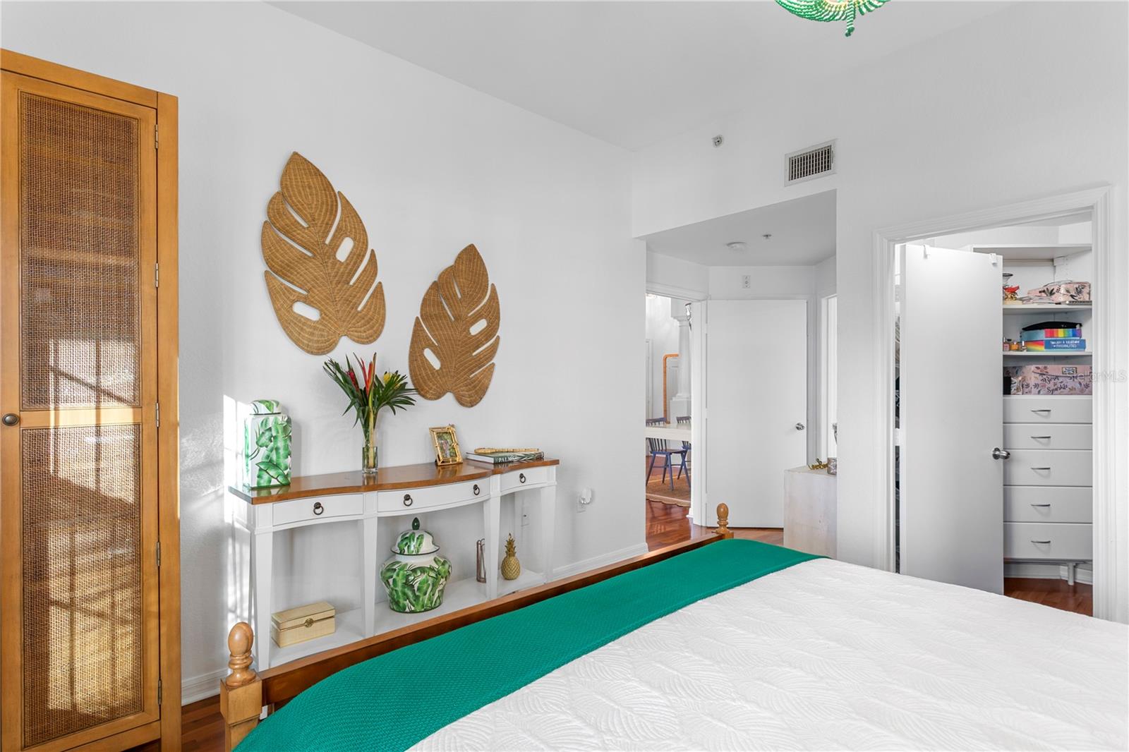 Image 24 of 51 For 200 4th Avenue S 401