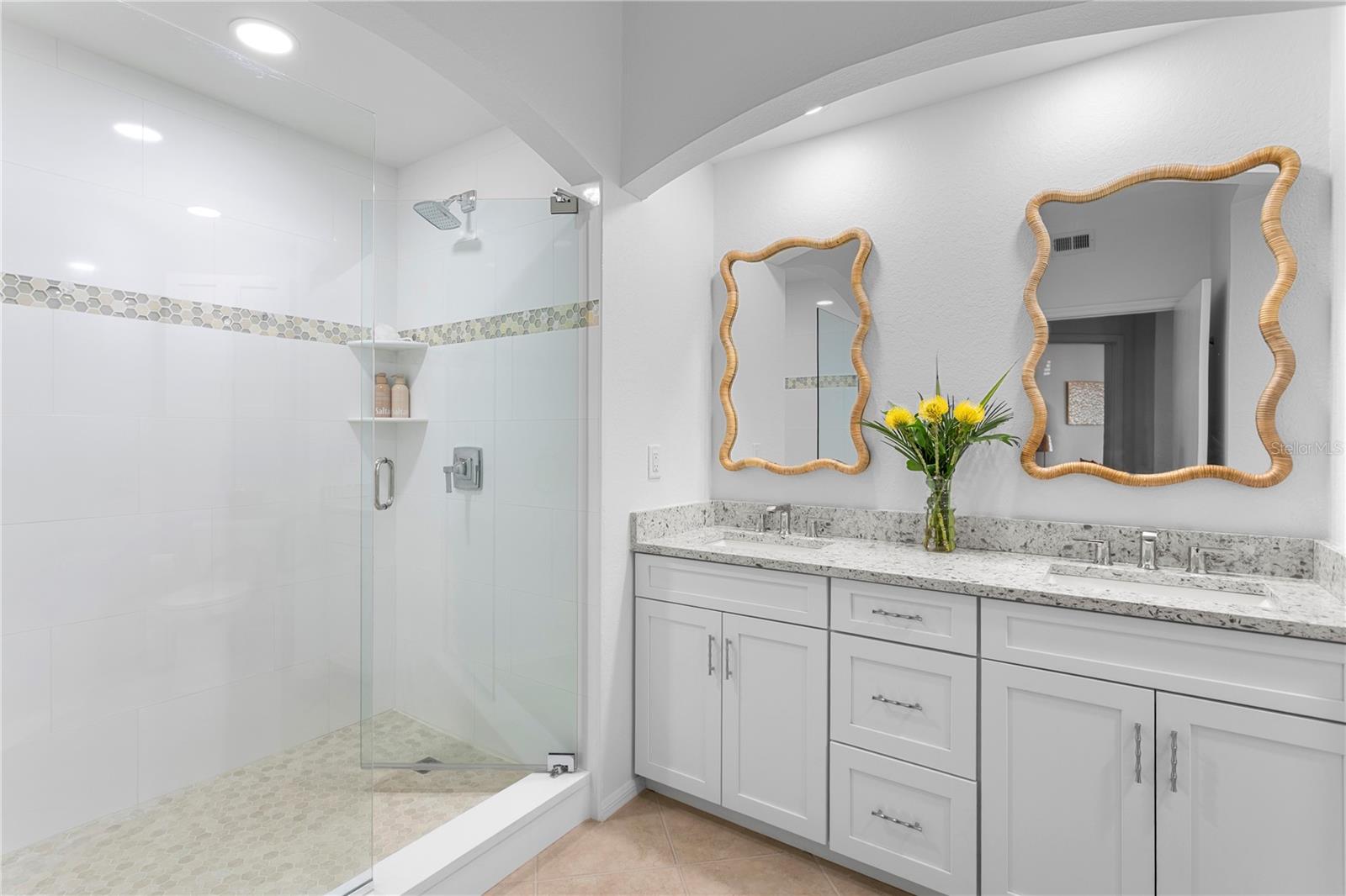 Image 26 of 51 For 200 4th Avenue S 401