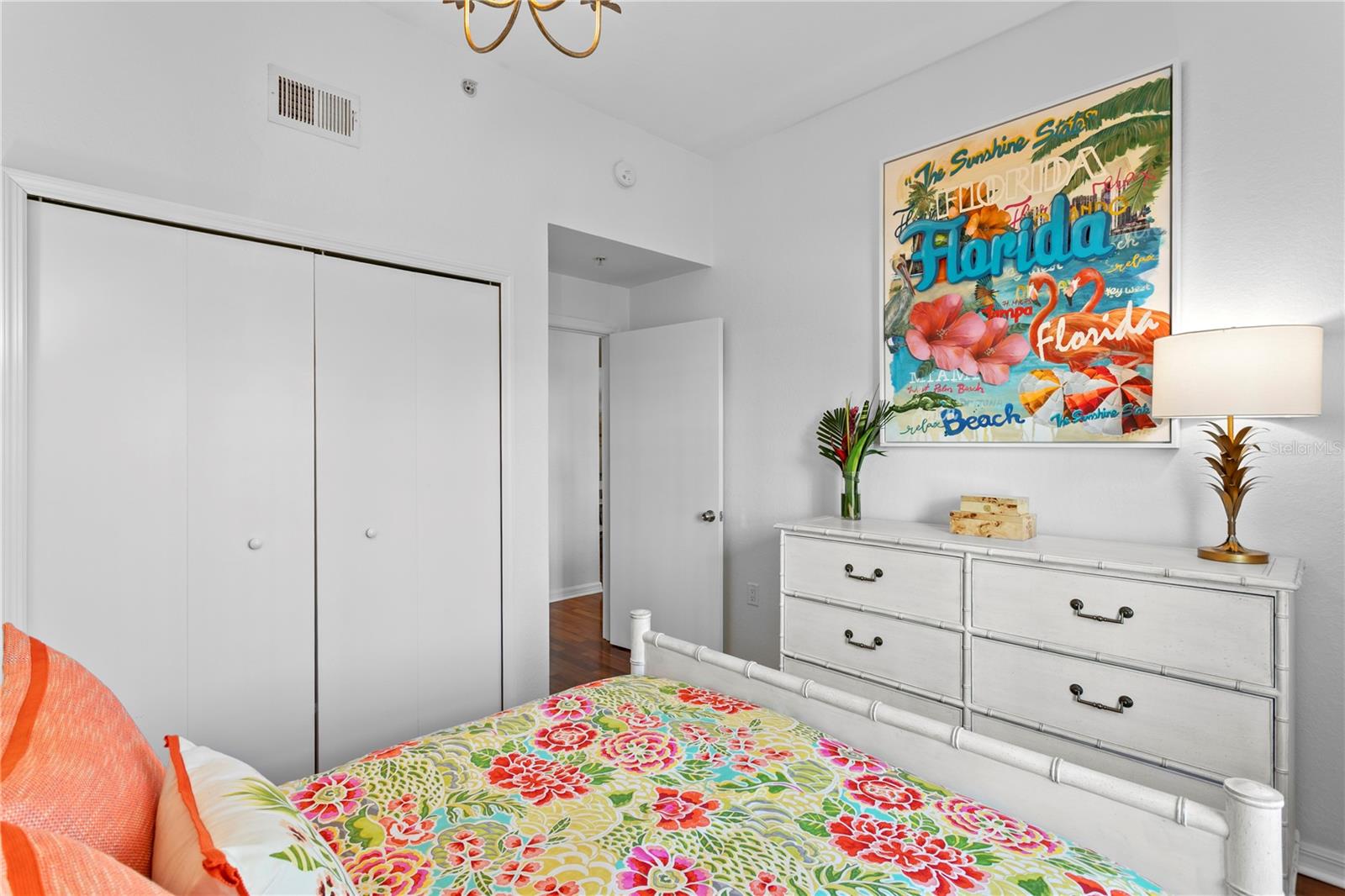 Image 29 of 51 For 200 4th Avenue S 401