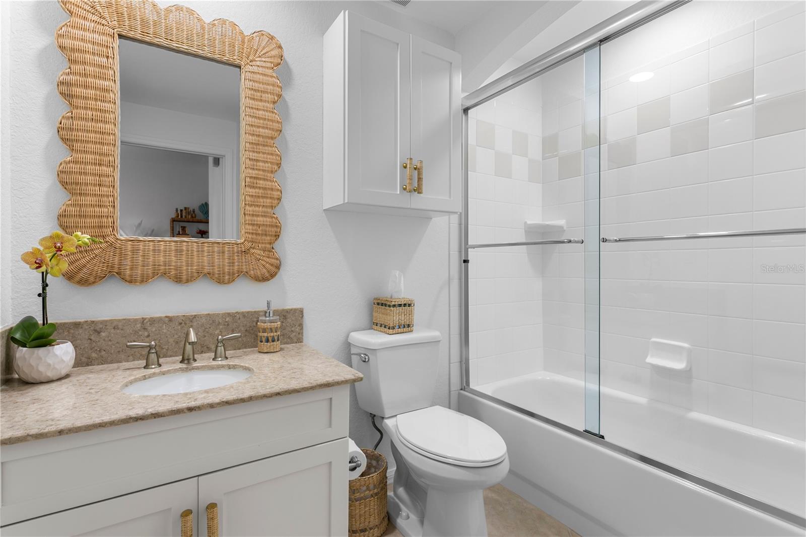 Image 33 of 51 For 200 4th Avenue S 401